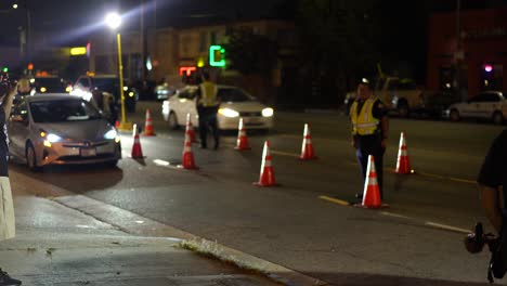 Police-conducting-drunk-driving-checkpoint