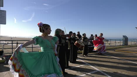 Mariachi-band-with-dancers-hd