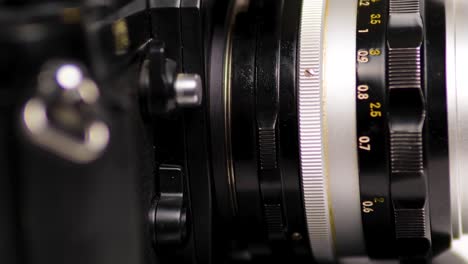 Details-Einer-Analogen-Vintage-Filmkamera,-Nahaufnahme-Der-Nikon-F3