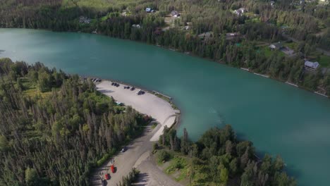 Luftaufnahmen-Des-Kenai-River-In-Soldotna,-Alaska