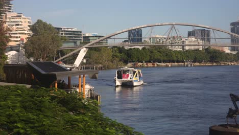 View-of-ferry-arriving-from-The-Cliffs-Boardwalk-at-Kangaroo-Point-in-Brisbane-City