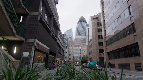 Tim-elapse-of-a-street-in-London-with-The-Gherkin-in-background