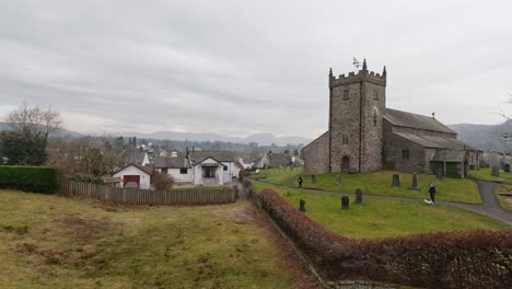 Iglesia-De-San-Miguel-Y-Todos-Los-ángeles-En-Hawkshead,-Cumbria,-Reino-Unido