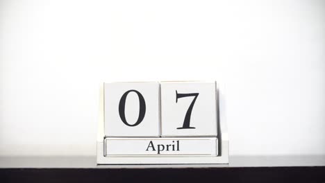 White-Calendar-Time-Lapse-April