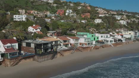 Afternoon-drone-view-from-the-population-buildings-of-Malibu,-California
