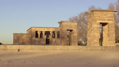 Temple-of-Debod,-Madrid,-gimbal-motion