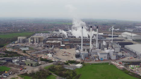 Wide-Aerial-Tracking-view-of-DS-Smith,-Kemsley-Paper-Mill,-in-Kemsley,-Kent,-UK
