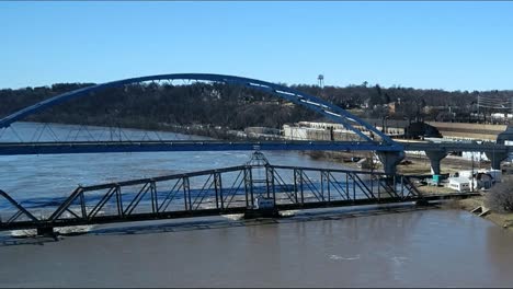 Amelia-Earhart-Brücke-Von-Kansas-Nach-Missouri-über-Den-Missouri-River