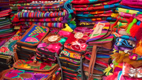 Kunsthandwerk-Auf-Dem-Karsonntagsmarkt-In-Chiapas