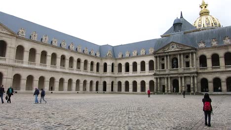 Panoramic-view-from-the-interior-of-the-courtyard-of-the-Army-museum,-in-Paris,-France