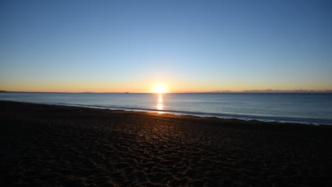 Timelapse-of-sunrise-in-Napier-Beach,-New-Zealand