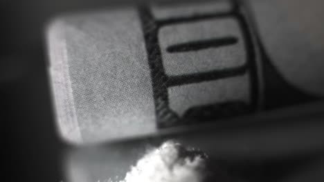 Drogen--Und-Geldmakro-Nahaufnahme,-Filmisch-Und-Dramatisch,-100-Dollar-Scheine-In-Bar