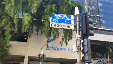 Brisbane-Polizeihauptquartier-Und-Roma-St.-Schild