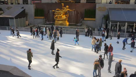 Ice-Skating-at-The-Rockefeller-Center-Ice-Rink-In-Midtown-Manhattan,-New-York-City