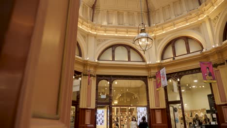 Block-Arcade-Melbourne,-Juli-2019-Historisches-Einkaufspassagengebäude-In-Melbourne---Beliebte-Touristenattraktion-In-Melbourne