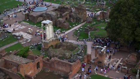 Timelapse-of-Tourists-Milling-Around-Ruins-of-Ancient-Roman-Forum
