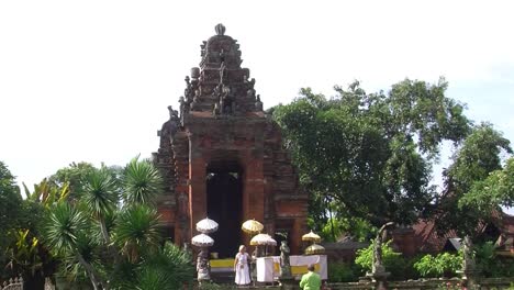 One-of-the-gates-to-the-Klungkung-Palace-and-Kertha-Gosa-Pavilion