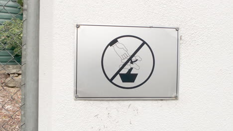 Don't-touch-Bonsai-Tree-Sign