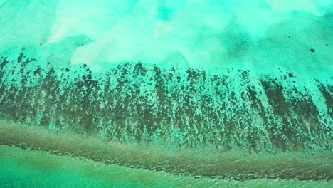 Textura-De-Agua-Abstracta,-Océano-Verde-Turquesa-Con-Arrecife-De-Coral,-ángulo-Alto