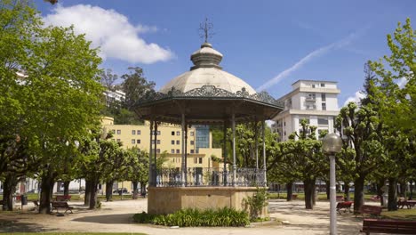 Quiosco-De-Música-En-El-Parque-Manuel-Braga-En-Coimbra,-Portugal