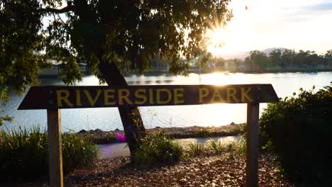 Quiet-Riverside-Park,-Rockhampton---Sunrise