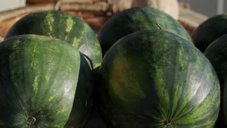 Wassermelonenkorb-Auf-Dem-Bauernmarkt