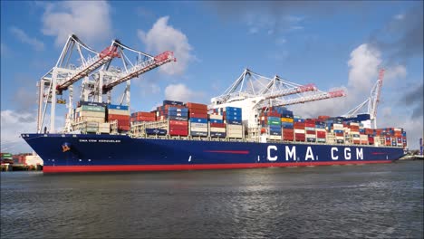 Container-ships-in-UK-Port-of-Southampton,-trade-and-economy