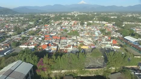 Luftaufnahme-Mit-Drohne-Der-Verlassenen-Fabrik-In-Der-Stadt-Cordoba,-Veracruz,-Mexiko