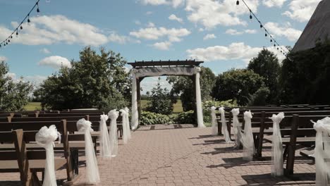 Beautiful-outdoor-patio-wedding-ceremony-venue-with-a-amazing-cloudy-blue-sky