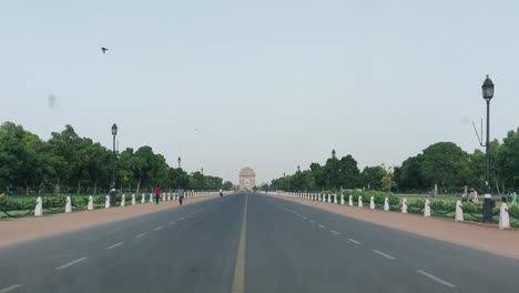 a-view-of-moving-closer-to-india-gate-by-roadways-with-cars-bikes-auto-and-people-coming-in-the-opposite-direction
