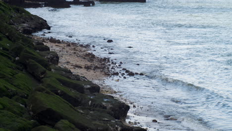 River-tide-on-the-mossy-rocks