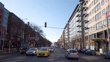 Traffic-starts-moving-when-lights-turn-green-at-Váci-út,-Budapest,-Hungary