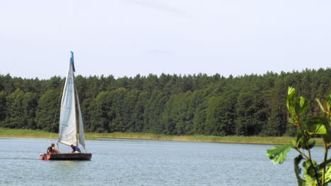 Omega-class-Yacht-sailing-in-Wdzydze-Lake-in-Kaszubski-park-krajobrazowy-in-Pomeranian-Voivodeship