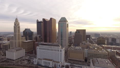 wide-revealing-drone-shot-of-downtown-Columbus-Ohio-with-sunsetting