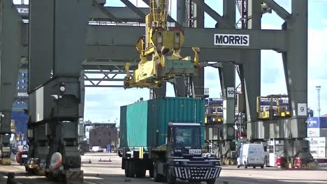 loading-cargo-on-a-container-vessel