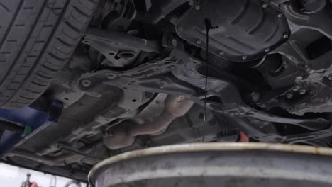 Motorölwechsel,-Reparatur-Von-Leckagen,-Safety-Car-Überprüfung