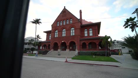 Wide-View-of-Key-West-Art-and-History-Museum-Tracking-Left-With-Street-Post-in-Foreground