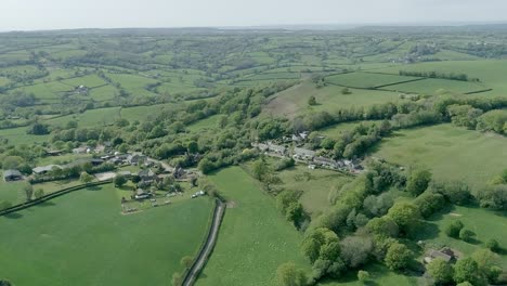 Luftaufnahme-Der-Landschaft-Von-Devon-An-Einem-Hellen-Und-Sonnigen-Tag