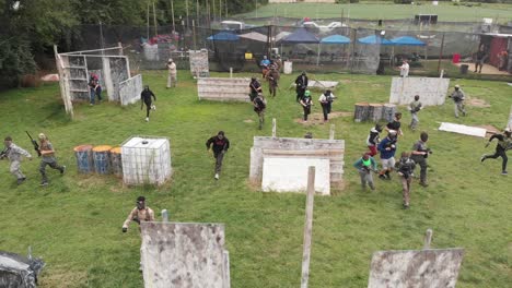 Airsoft-players-running-at-the-start-of-the-game