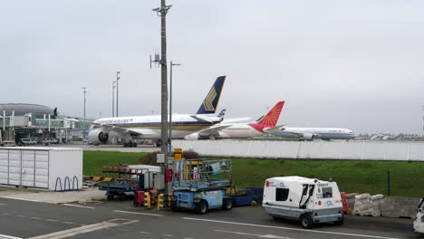 Airplanes-Parked-at-Gate-at-Charles-de-Gaulle-Airport-in-Paris,-France