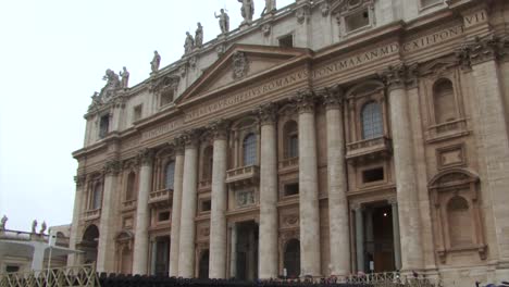 St-Peter-Basilica,-Vatican-City,-in-a-rainy-day