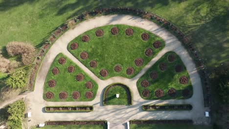 Luftaufnahme:-Der-Grüne-Gartenpark-Des-Tiskeviciai-Palastes-Von-Oben