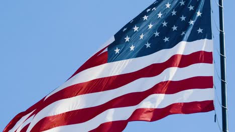 Eine-Große-Amerikanische-Flagge-Aus-Nächster-Nähe-In-Zeitlupe
