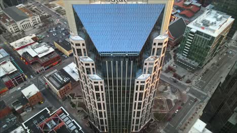 Aerial-flyaway-of-the-AT-and-T-building,-also-known-as-the-Batman-Building,-in-Nashville,-Tennessee
