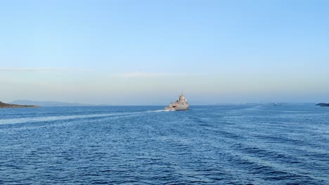 Fregatte-Fridtjof-Nansen-Von-Der-Norwegischen-Marine-Segelt-In-Richtung-Marinestützpunkt-Haakonsvern-In-Bergen