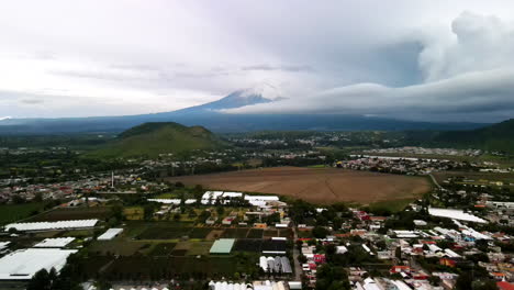 Vista-Del-Volcán-Popocatepetl-Lleno-De-Nieve-En-Agosto