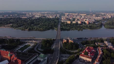 Drone-video-of-a-bridge-in-the-Old-Town-of-Warsaw,-Poland