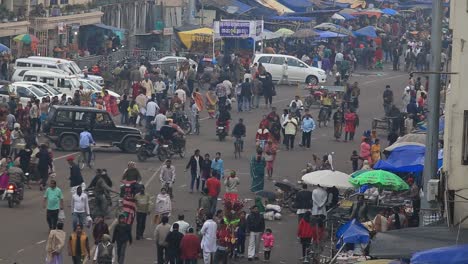 Top-down-view-of-a-crowded-and-busy-street-in-the-city-of-Puri-in-India