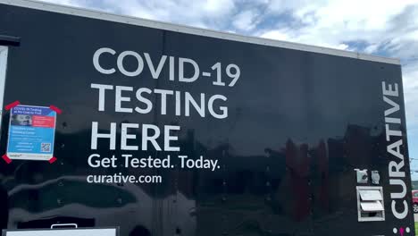 Projektwagen-Für-Kurative-Covid-19-Tests-Und-Gesundheitsdienste,-Der-Covid-Testdienste-Anbietet