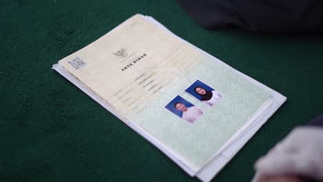 El-Libro-De-Matrimonio-Es-Emitido-Oficialmente-Por-El-Gobierno-De-Indonesia
